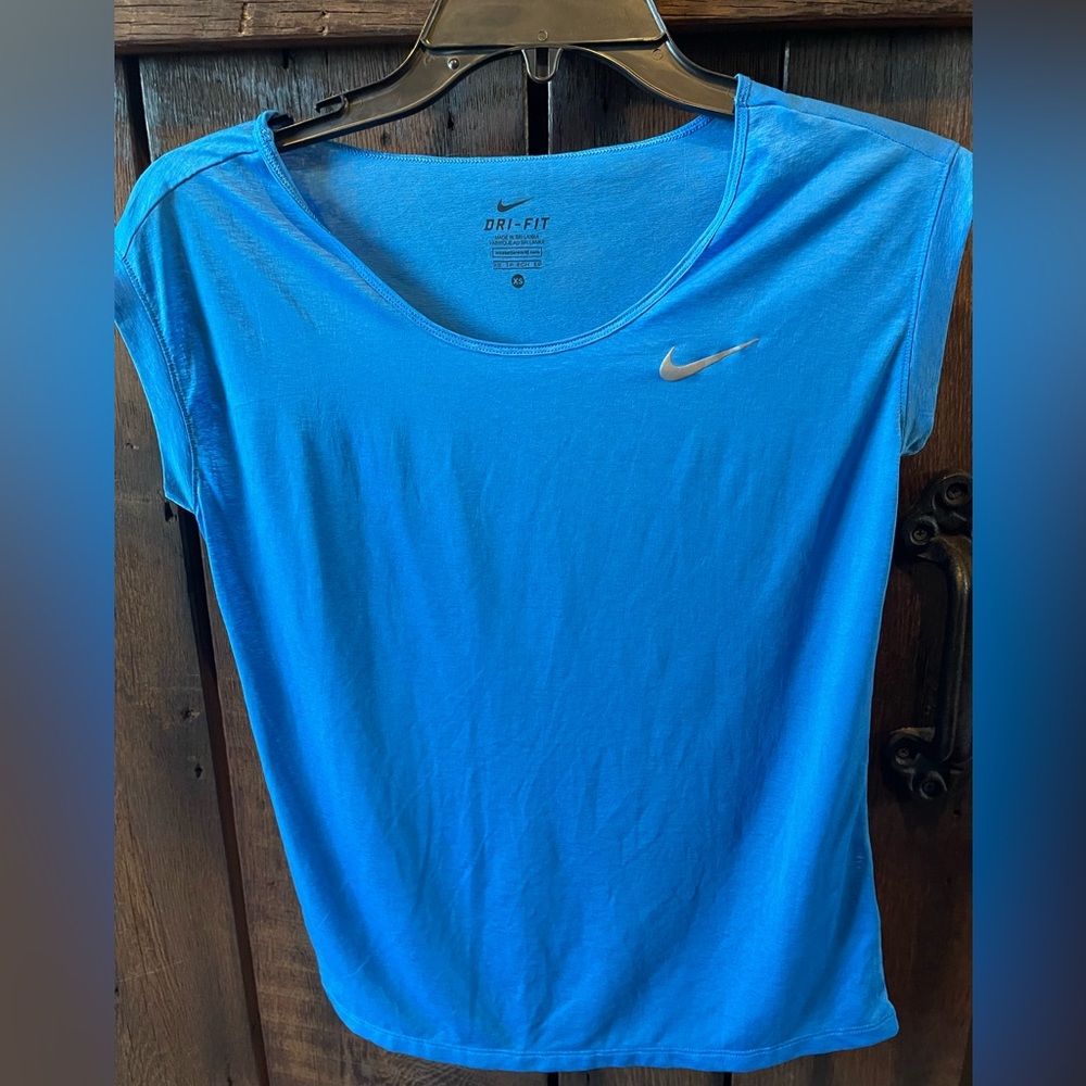 Nike lightweight shirt - size small